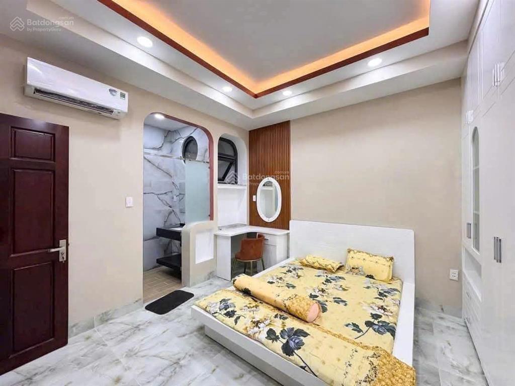 Kẹt tiền bán nhà hậu giang, 4.5 x 17, 5 tầng btct, 5 phòng, có sân thượng, hẽm rộng tiện kinh doanh