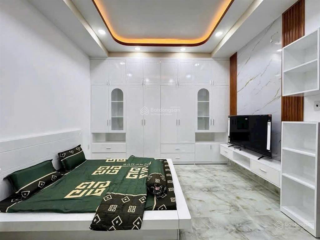 Kẹt tiền bán nhà hậu giang, 4.5 x 17, 5 tầng btct, 5 phòng, có sân thượng, hẽm rộng tiện kinh doanh