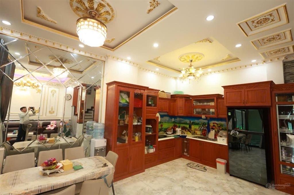 Biệt thự liền kề gara ô tô ngang 7m, giáp tân bình chỉ 9,8 tỷ