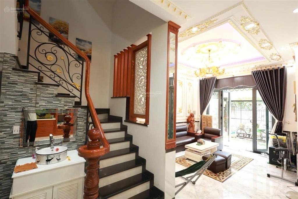 Biệt thự liền kề gara ô tô ngang 7m, giáp tân bình chỉ 9,8 tỷ