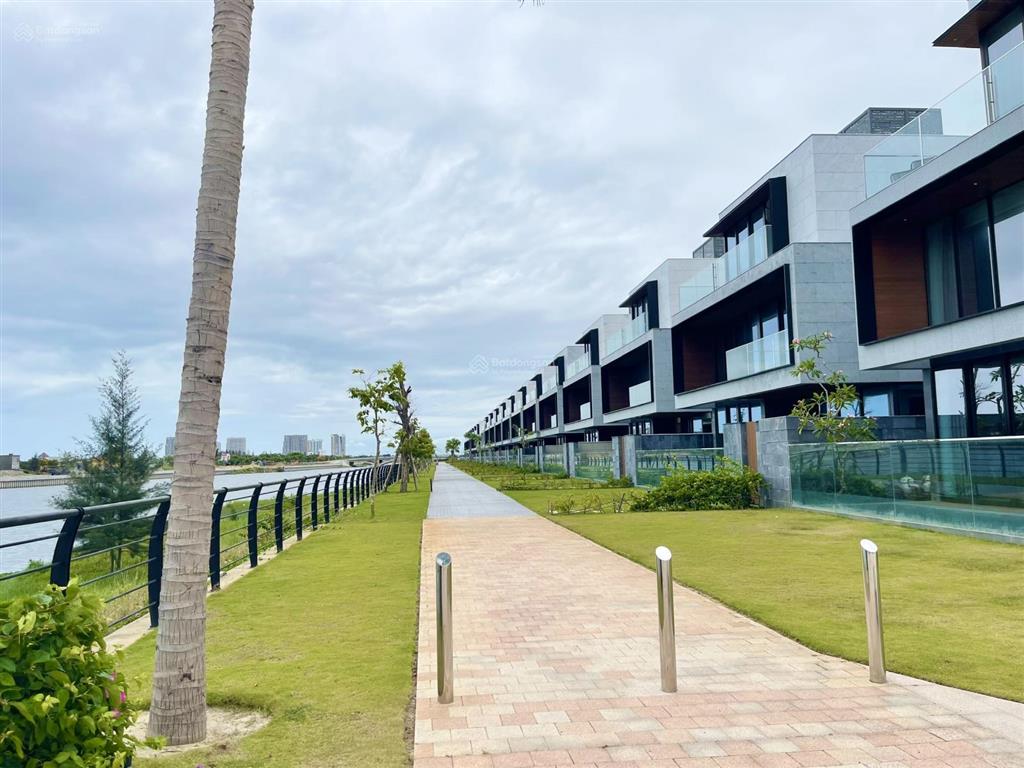 Bán gấp biệt thự 300m2 ven sông cổ cò đà nẵng