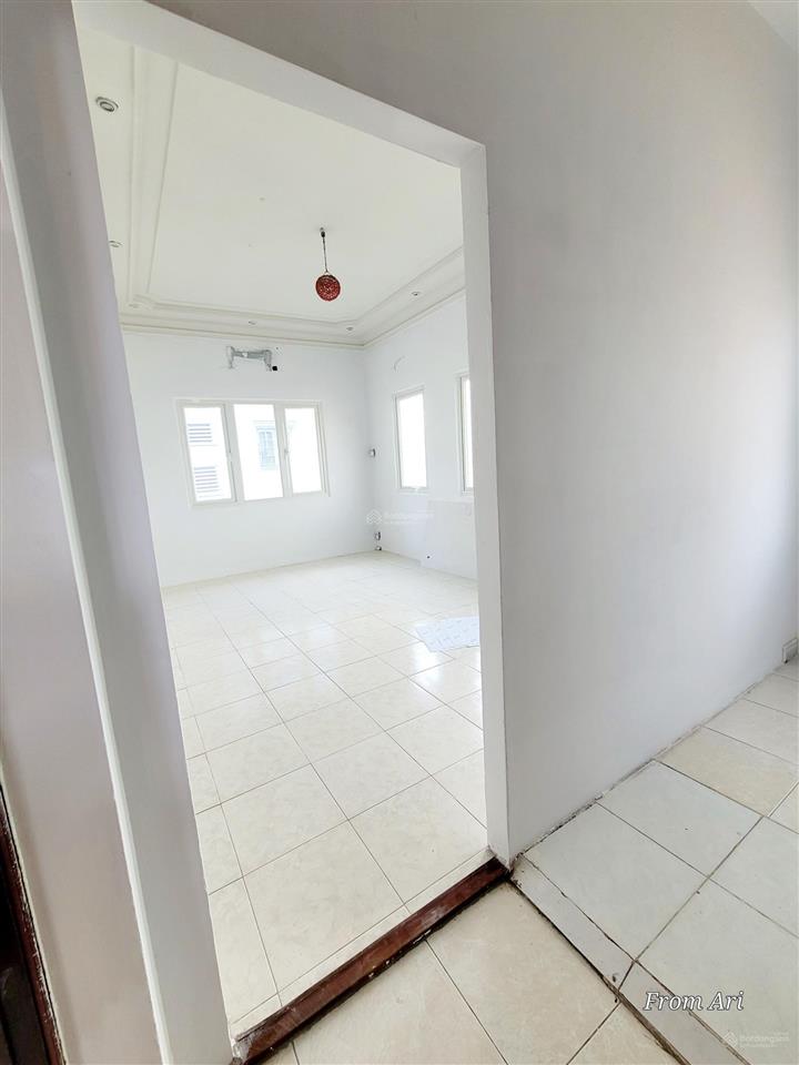 Commercial lease  biệt thự với sân rộng và chỗ đậu xe thoải mái cho văn phòng, spa, clinic, ...