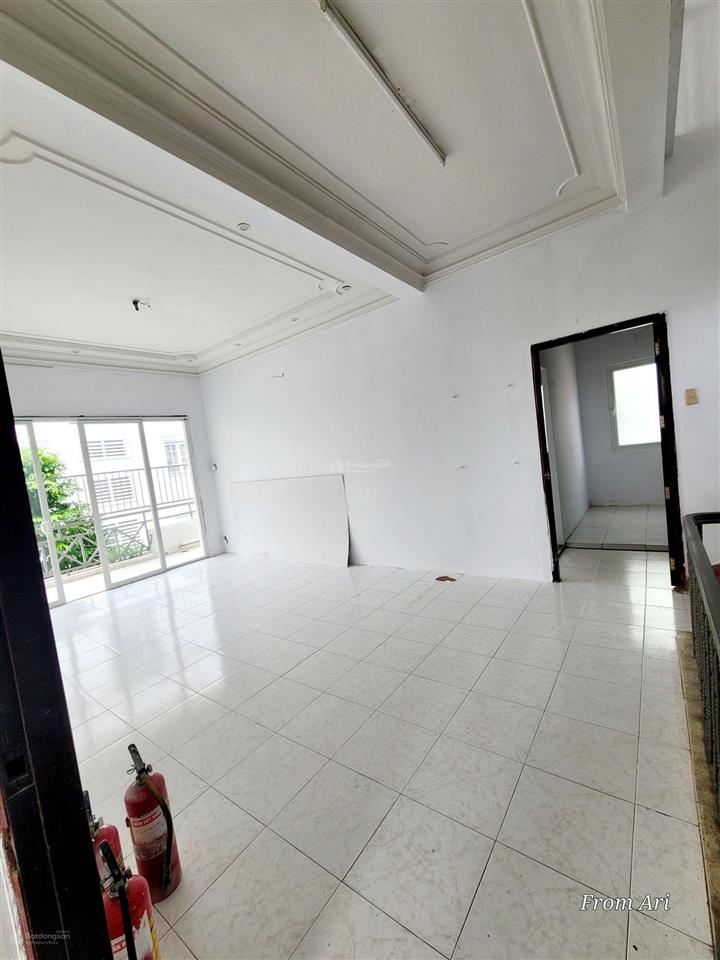 Commercial lease  biệt thự với sân rộng và chỗ đậu xe thoải mái cho văn phòng, spa, clinic, ...