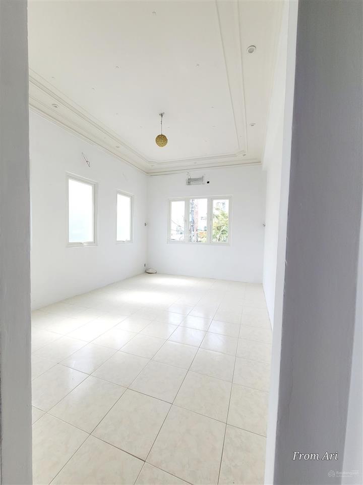 Commercial lease  biệt thự với sân rộng và chỗ đậu xe thoải mái cho văn phòng, spa, clinic, ...