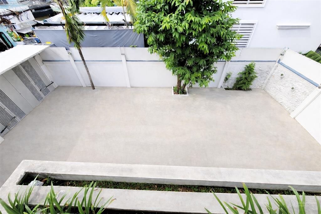 Commercial lease  biệt thự với sân rộng và chỗ đậu xe thoải mái cho văn phòng, spa, clinic, ...