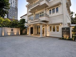 Commercial lease  biệt thự sân siêu rộng và chỗ đậu xe thoải mái trong trục đường và sân.
