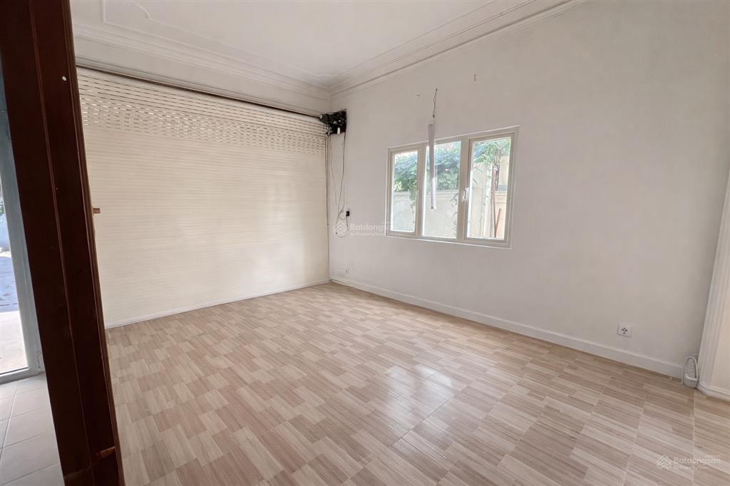 Commercial lease  biệt thự với sân rộng và chỗ đậu xe thoải mái cho văn phòng, spa, clinic, ...