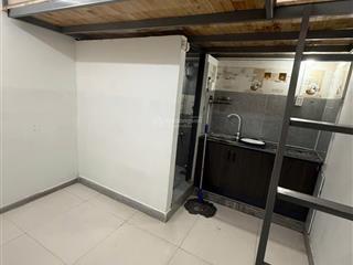 Cho thuê phòng trọ có gác giá rẻ sẵn máy lạnh tủ lạnh  gần ngã tư phú nhuận