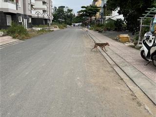 Nha cấp 4 dt 262 m2 co 14 phòng