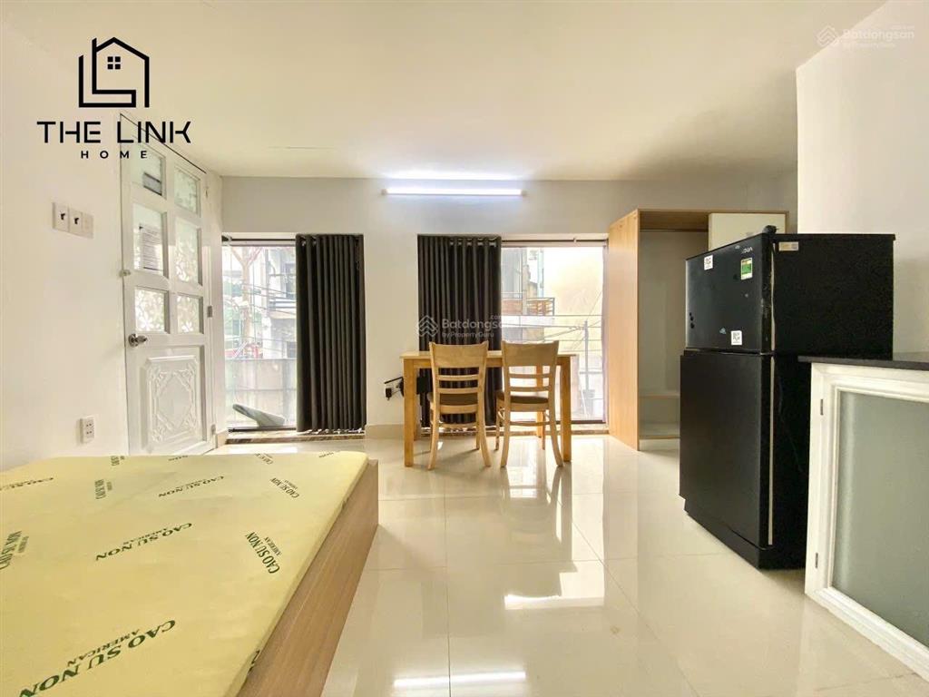 Cho thuê căn hộ studio  cửa sổ trời lớn  full nt  gần d2