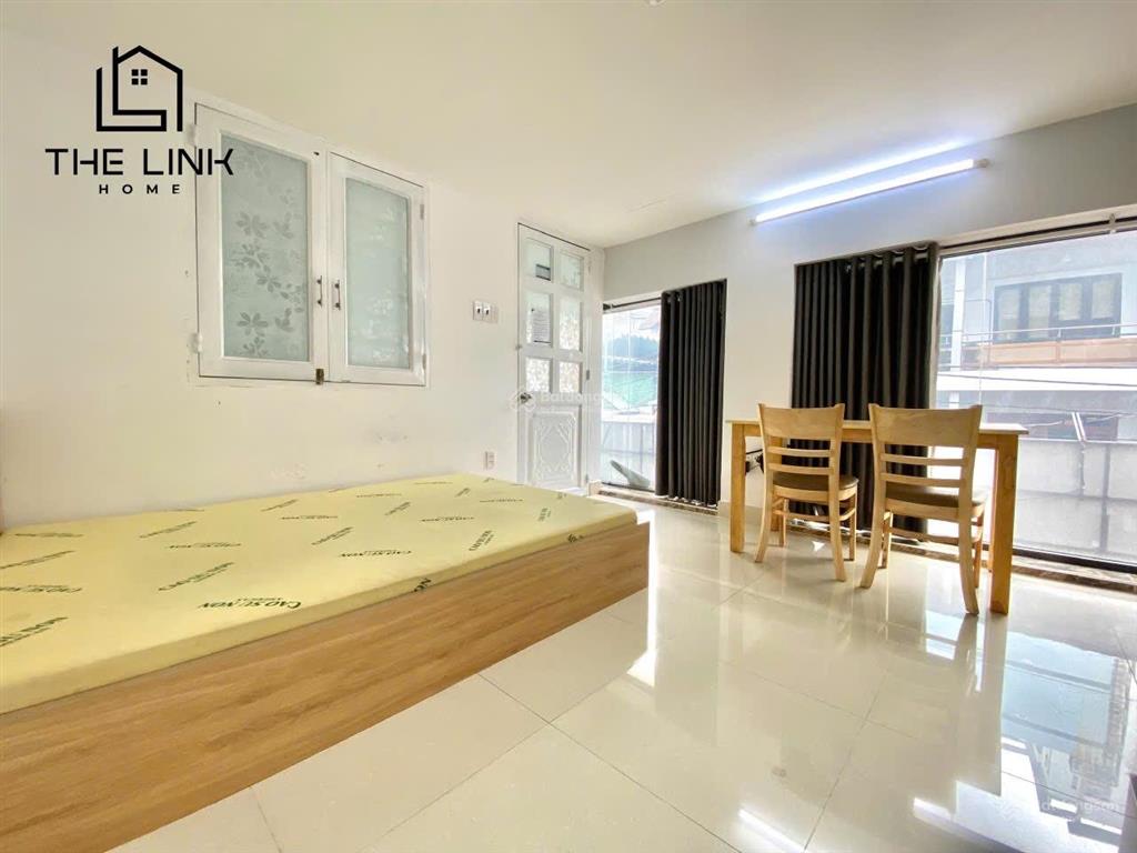 Cho thuê căn hộ studio  cửa sổ trời lớn  full nt  gần d2