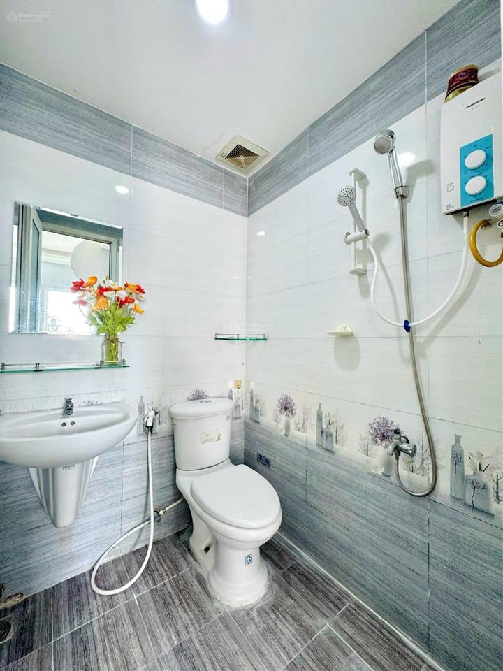 Cho thuê căn hộ studio  tách bếp  bancol  full nt  gần cầu nvc