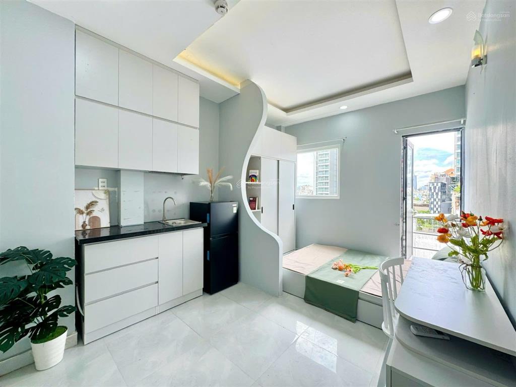 Cho thuê căn hộ studio  tách bếp  bancol  full nt  gần cầu nvc