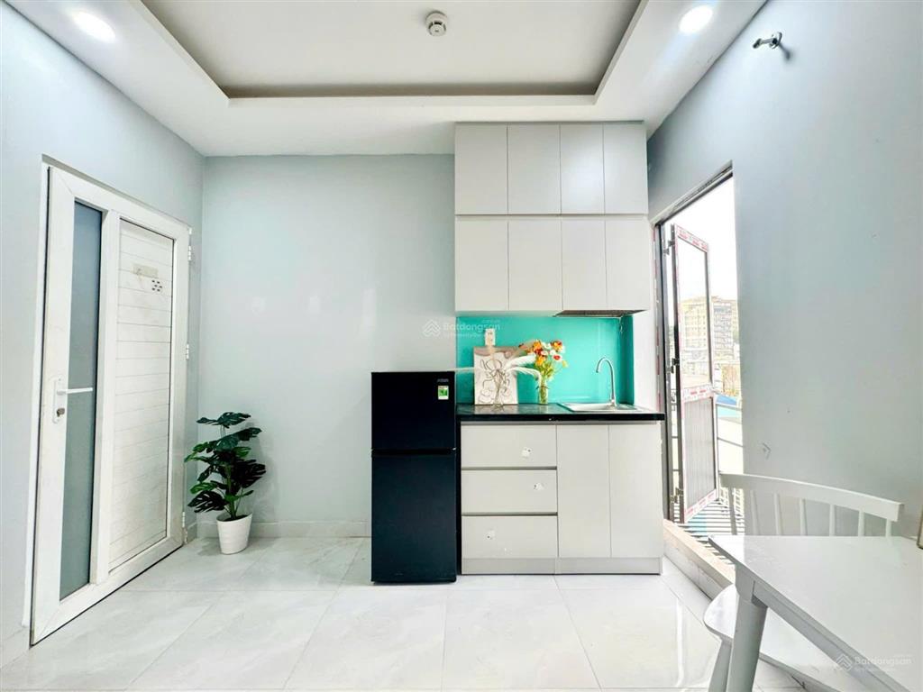 Cho thuê căn hộ studio  tách bếp  bancol  full nt  gần cầu nvc