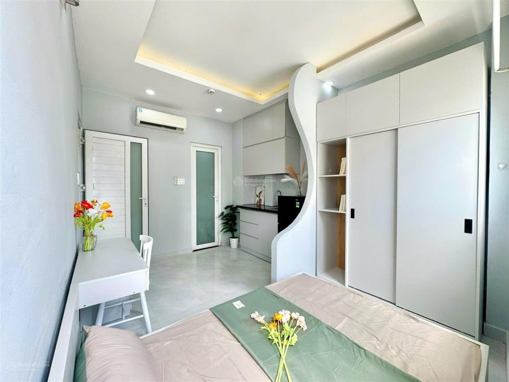 Cho thuê căn hộ studio  tách bếp  bancol  full nt  gần cầu nvc