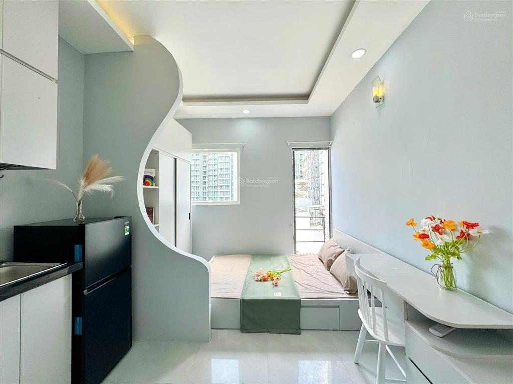 Cho thuê căn hộ studio  tách bếp  bancol  full nt  gần cầu nvc