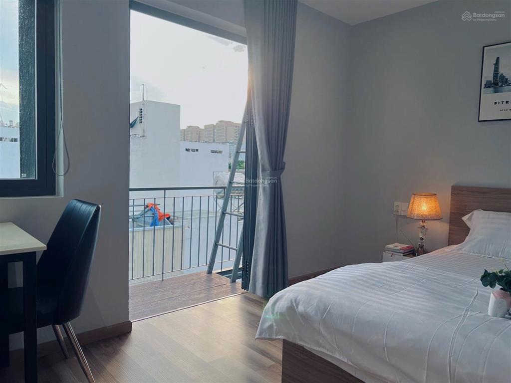 Cho thuê chdv full nội thất ban công thoáng ngay ngã tư hàng xanh di chuyển q1, q2 chỉ 5 phút