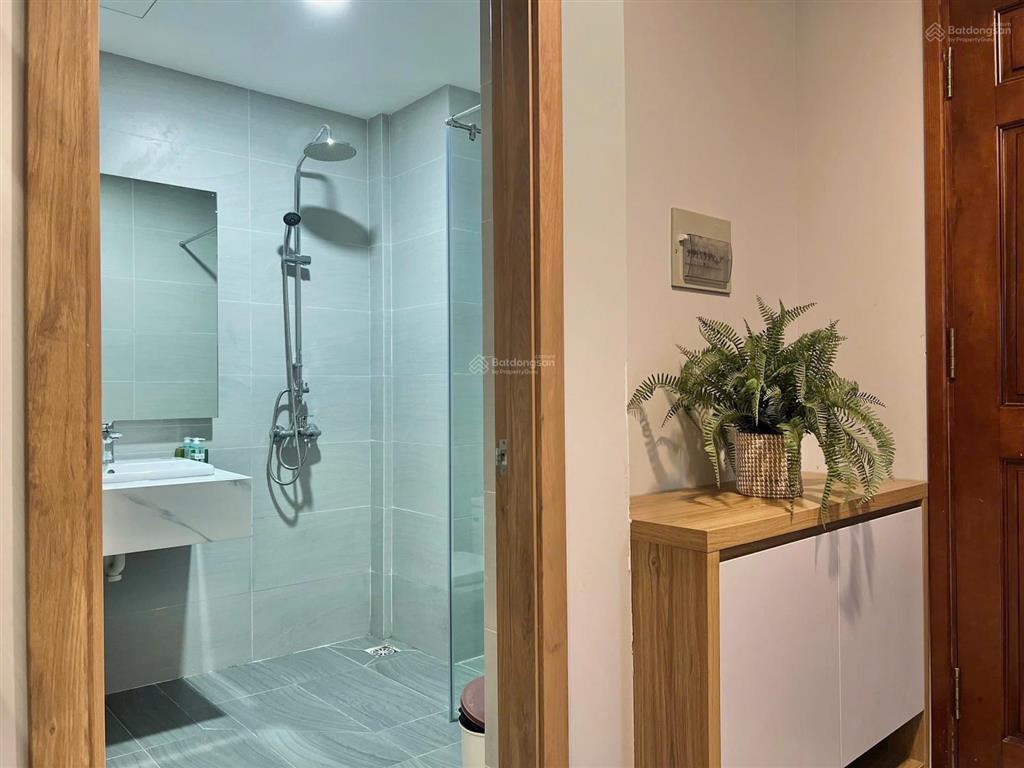 Cho thuê chdv full nội thất ban công thoáng ngay ngã tư hàng xanh di chuyển q1, q2 chỉ 5 phút