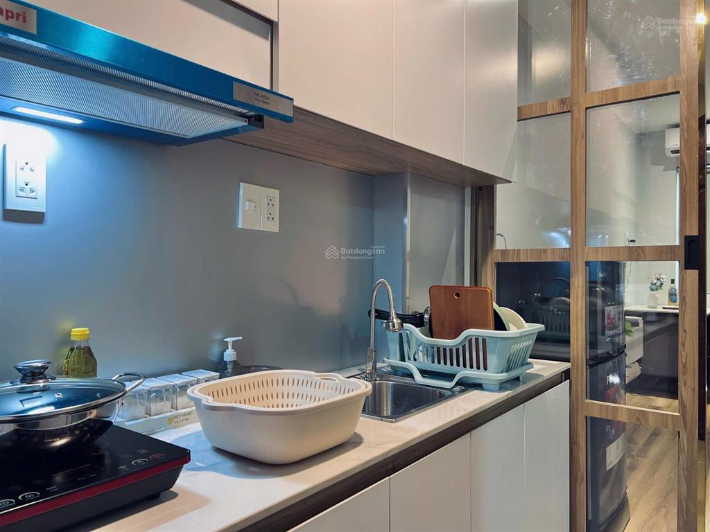 Cho thuê chdv full nội thất ban công thoáng ngay ngã tư hàng xanh di chuyển q1, q2 chỉ 5 phút