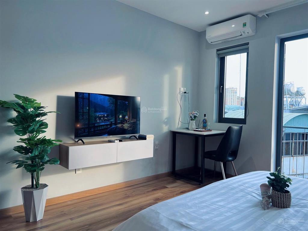 Cho thuê chdv full nội thất ban công thoáng ngay ngã tư hàng xanh di chuyển q1, q2 chỉ 5 phút