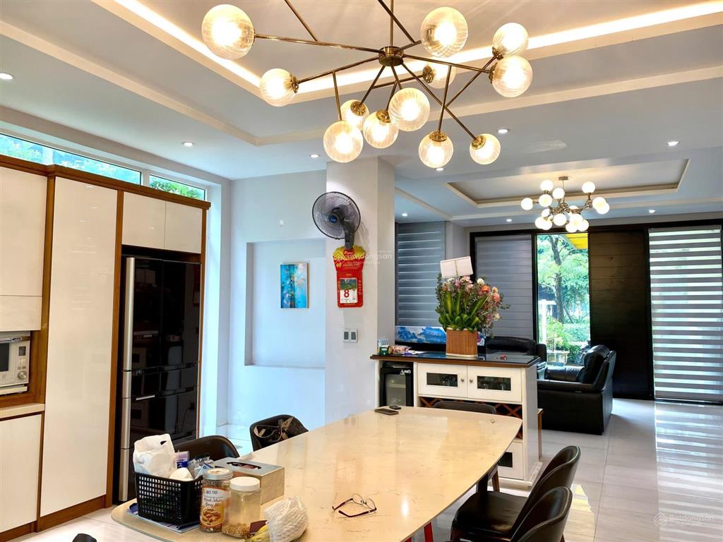 Bán bt cao cấp lucasta khang điền đường liên phường giá tốt t6/2026