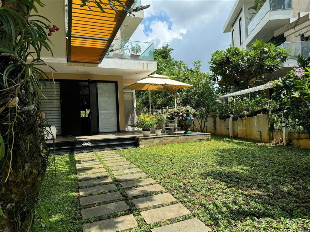 Bán bt cao cấp lucasta khang điền đường liên phường giá tốt t6/2026
