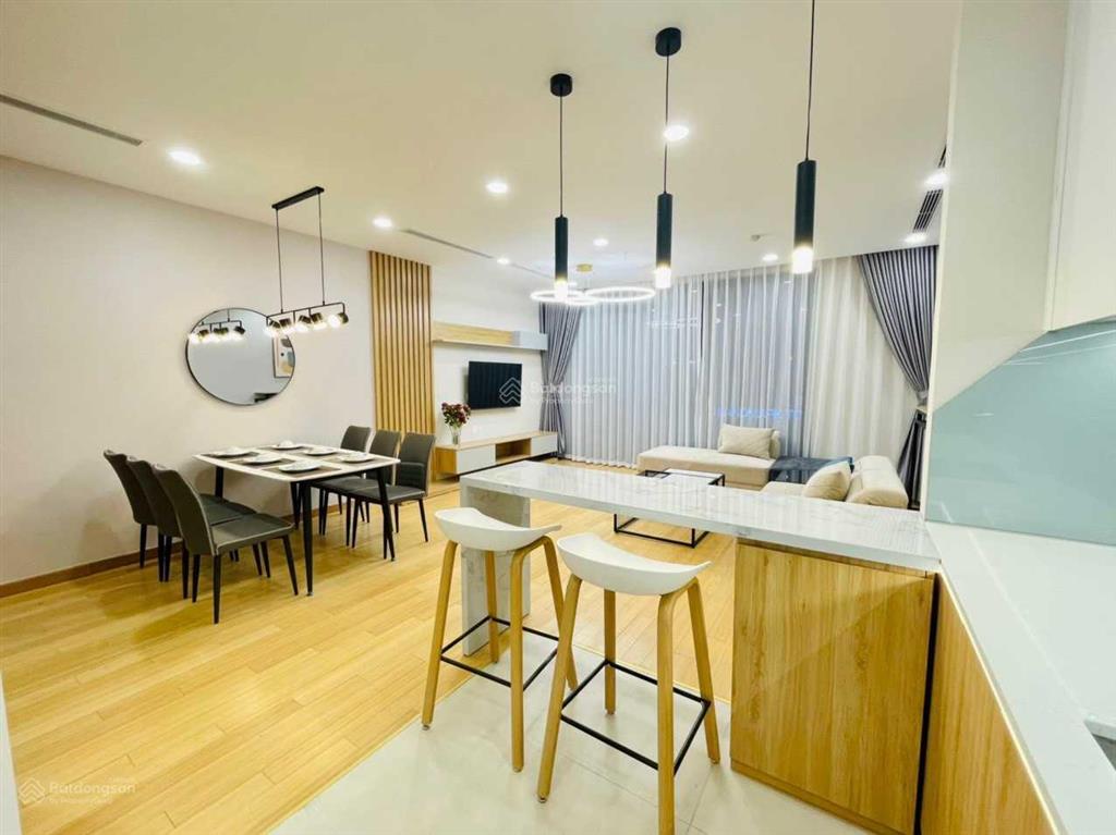 Gia đình cho thuê căn hộ sun square mỹ đình 2pn 85m2, full nội thất giá 14 triệu/tháng