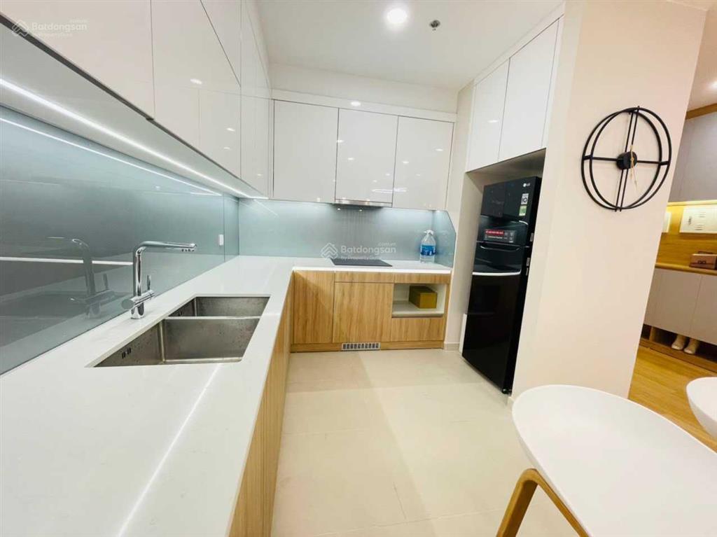 Gia đình cho thuê căn hộ sun square mỹ đình 2pn 85m2, full nội thất giá 14 triệu/tháng