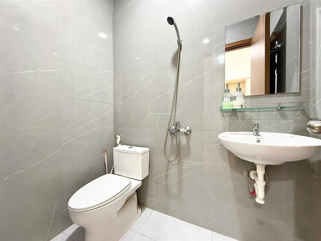 Chính chủ cho thuê căn hộ studio ban công  máy giặt riêng  đầy đủ nội thất  ngay gần sân bay