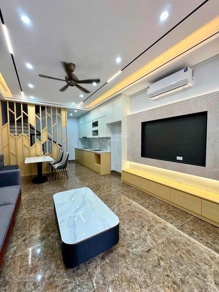 Nguyễn đức cảnh  gần đường oto  dân xây chắc chắn 40m2 mt 4m  chỉ hơn 6 tỷ