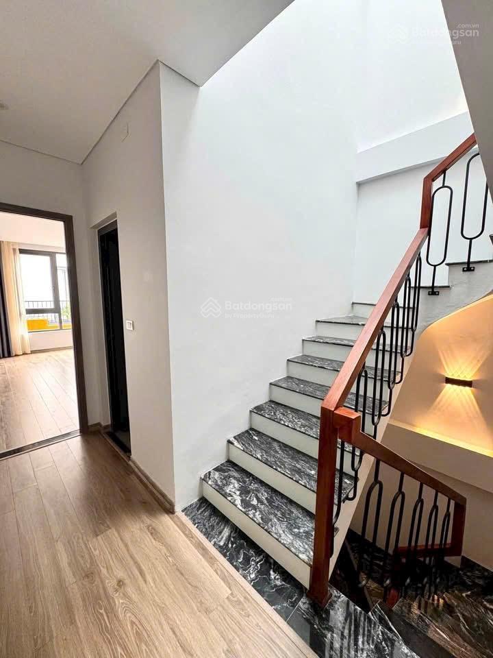 Nguyễn đức cảnh  gần đường oto  dân xây chắc chắn 40m2 mt 4m  chỉ hơn 6 tỷ
