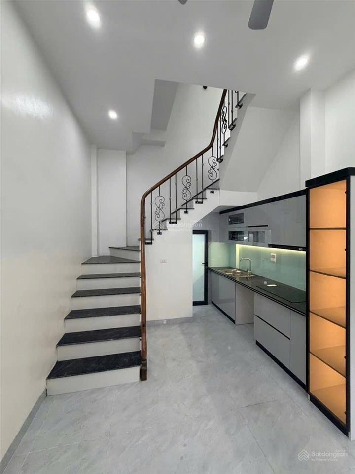 Hồ đền lừ  nhà mới ở ngay  full nội thất  ngõ nông gần ô tô  nhỉnh 5 tỷ, 26m2 x 5 tầng