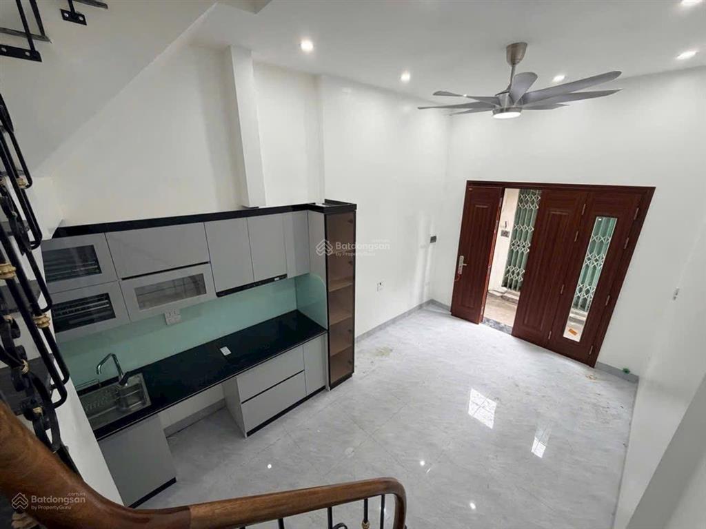 Hồ đền lừ  nhà mới ở ngay  full nội thất  ngõ nông gần ô tô  nhỉnh 5 tỷ, 26m2 x 5 tầng