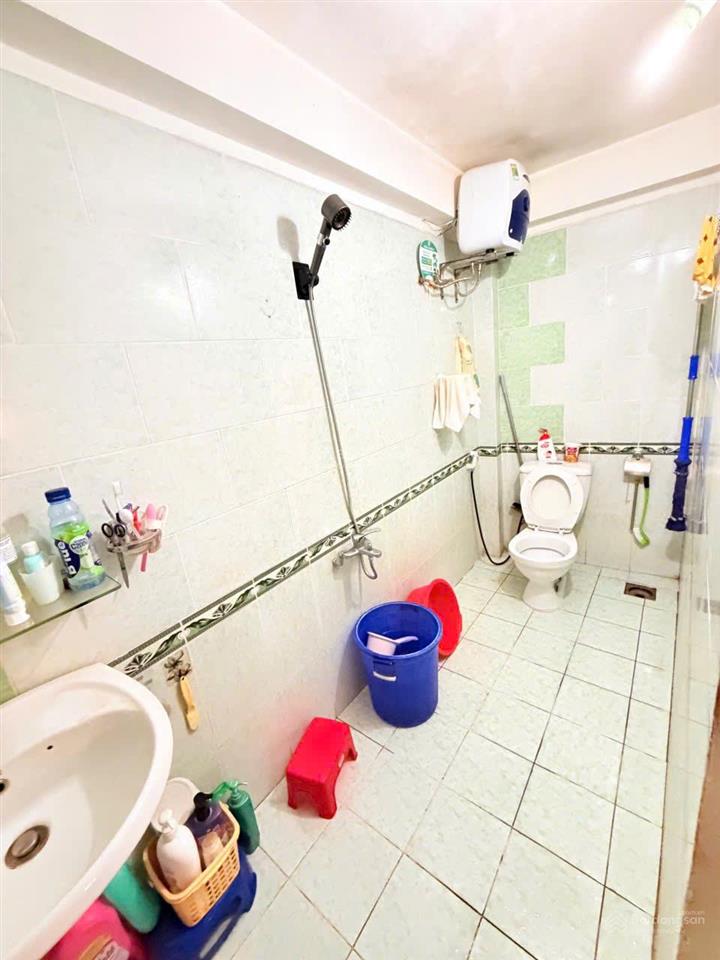 Nhà 1/ hxh ngủ trong nhà rộng 6m cmt8, dt 10x7.6m, nhà mới trệt + 2 lầu + st btct, giá bán 11.5 tỷ