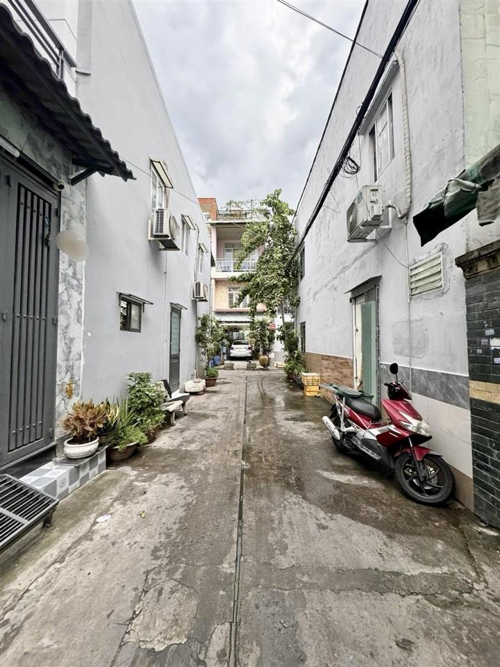 Tổ ấm trong mơ  nhà mới cứng cáp  ban công thoáng mát  hẻm xe hơi tận cửa