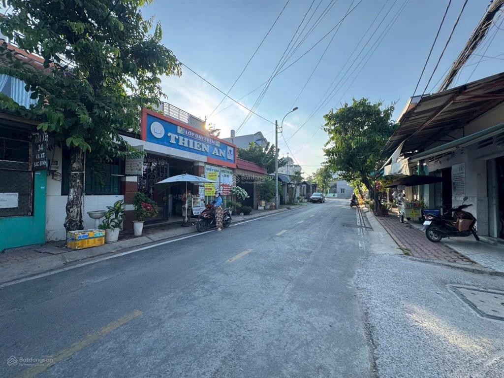 Bán lô đất gốc 2 mặt tiền tại bà điểm giá tốt