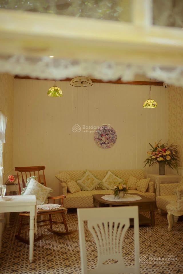 Villa pháp cổ nổi bật ngay khu trường học, với phong cách thưởng thức 30tr/tháng.