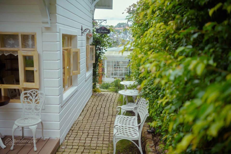 Villa pháp cổ nổi bật ngay khu trường học, với phong cách thưởng thức 30tr/tháng.