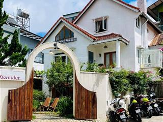 Villa pháp cổ nổi bật ngay khu trường học, với phong cách thưởng thức 30tr/tháng.