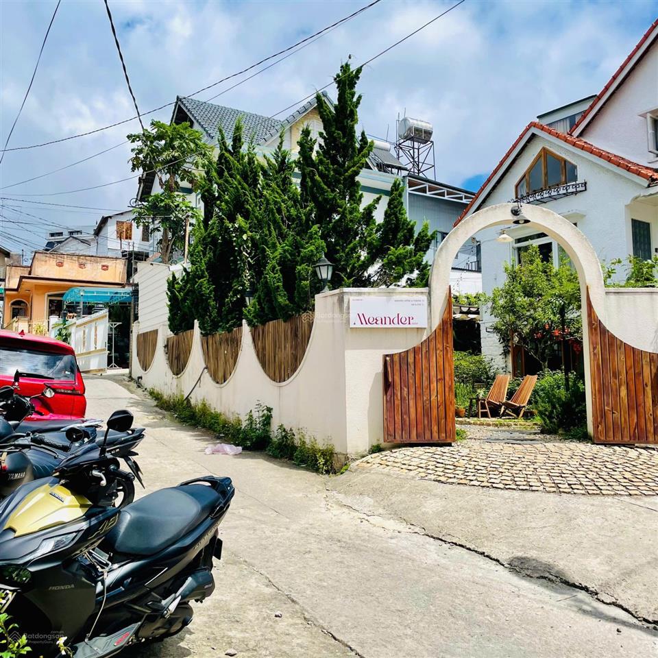 Villa pháp cổ nổi bật ngay khu trường học, với phong cách thưởng thức 30tr/tháng.