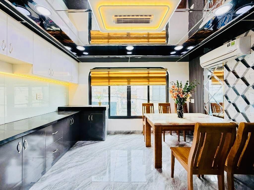 Chỉ 8,x tỷ, khu phân lô, xe hơi vào nhà, thang máy, ngay emart phan huy ích