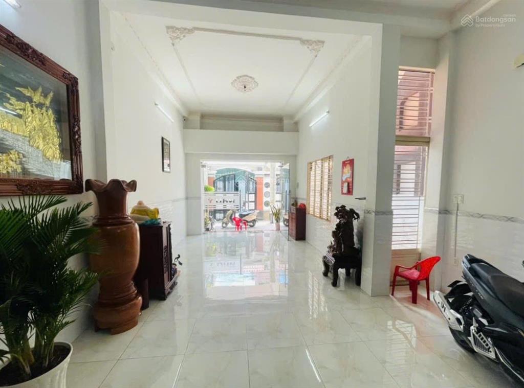 Bán gấp nhà trung tâm q10, gần vòng xoay dân chủ 100m2, 5x20m, 4 tầng btct 7 pn nhỉnh hơn 8 tỷ