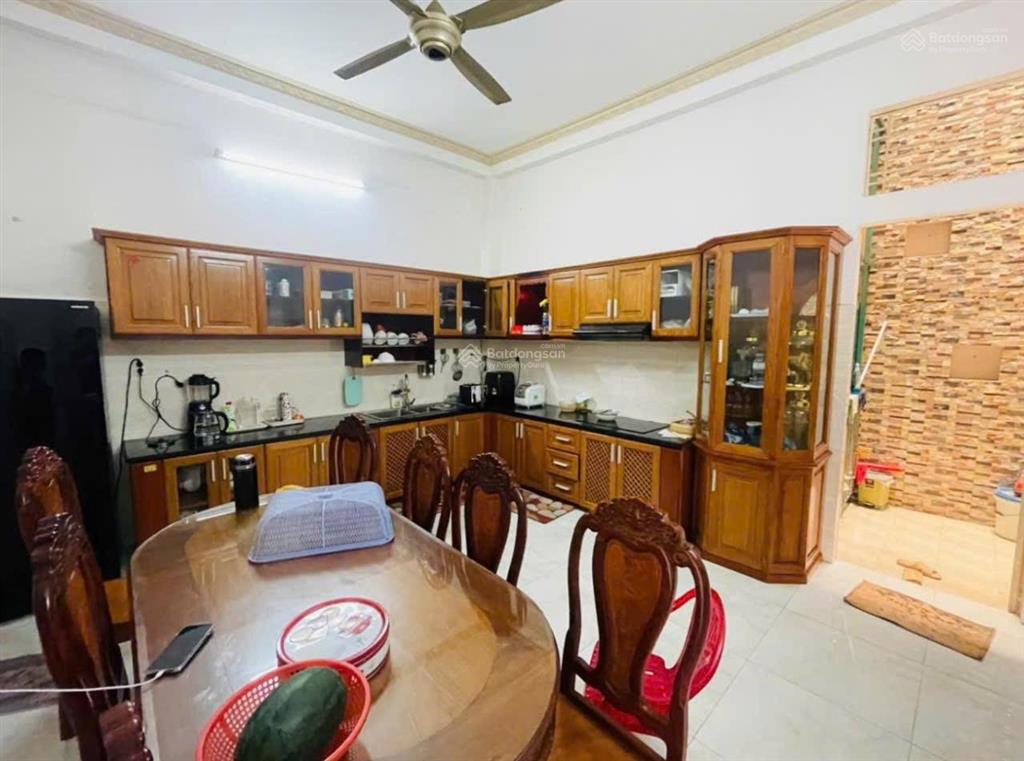 Bán gấp nhà trung tâm q10, gần vòng xoay dân chủ 100m2, 5x20m, 4 tầng btct 7 pn nhỉnh hơn 8 tỷ