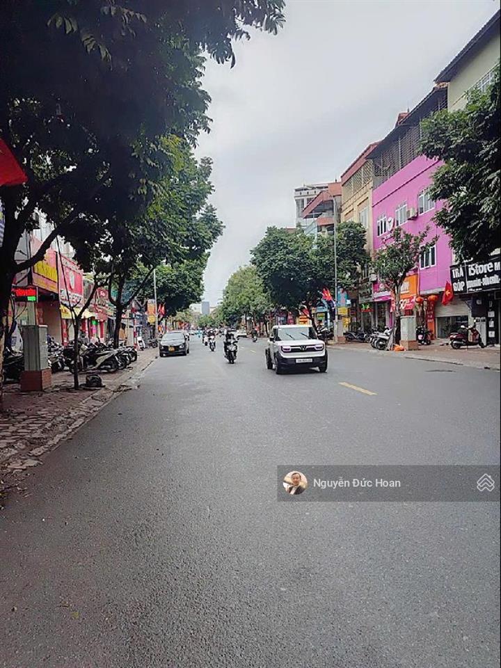 Mặt phố gia lâm, mặt tiền rộng, đường 4 ô tô tránh, vỉa hè 5m, trung tâm sầm uất, kinh doanh đỉnh.