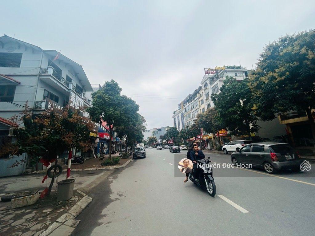 Mặt phố gia lâm, mặt tiền rộng, đường 4 ô tô tránh, vỉa hè 5m, trung tâm sầm uất, kinh doanh đỉnh.