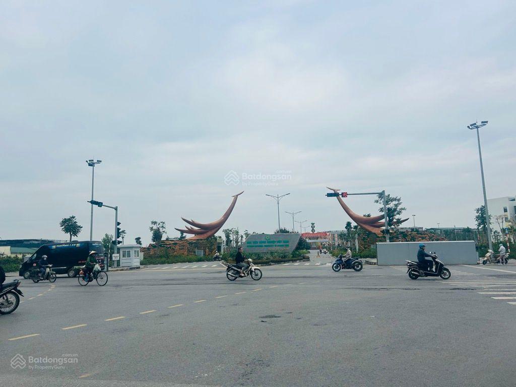 Bán đất xã gia lâm, ô tô tránh, vỉa hè, hàng hiếm, dân trí cao, bạt ngàn tiện ích, giá hợp lý.