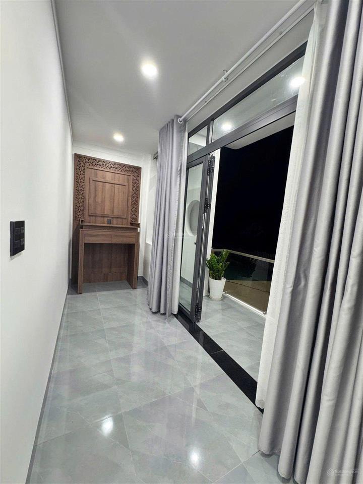 Cần bán nhà 1 trệt 1 lầu sổ riêng hoàn công ngay cổng 11, phường phước tân