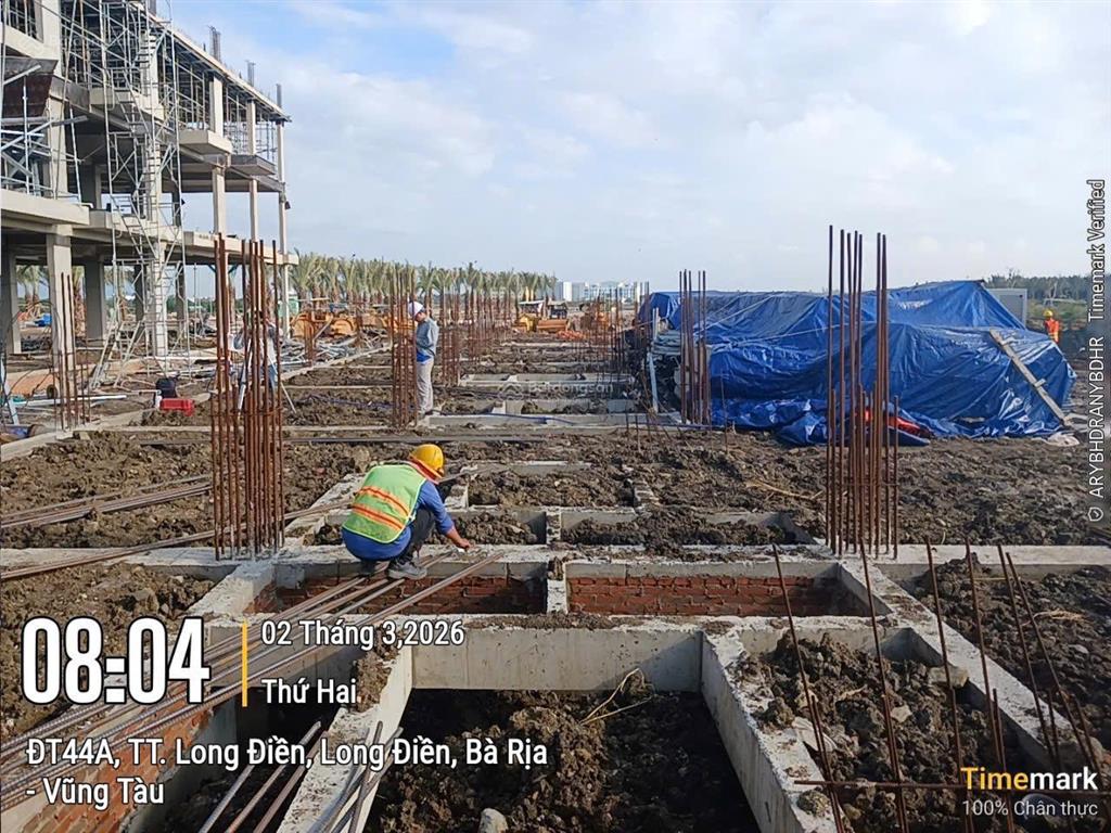 Suất ngoại giao gold coast vũng tàu cần bán căn góc 8x18m đường 68m. giá 9tỷ.  0937 266 *** giang
