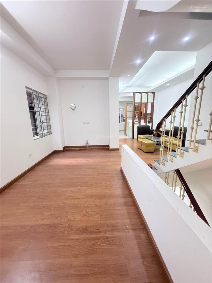 Nhà phố lê quý đôn 61m2 5tầng, 3 thoáng, ô chờ thang máy, ô tô đỗ cách nhà 10m, ba bước chân ra phố