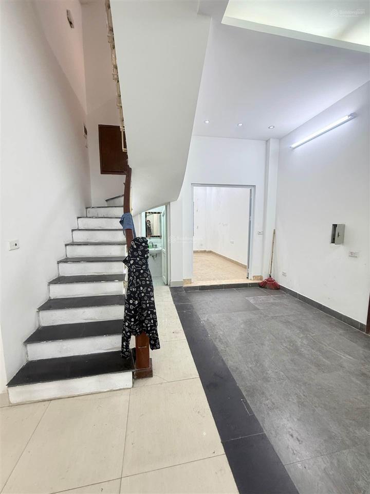 Nhà phố lê quý đôn 61m2 5tầng, 3 thoáng, ô chờ thang máy, ô tô đỗ cách nhà 10m, ba bước chân ra phố